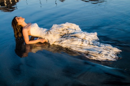 beach waves griselda trash the dress sand woman bride gown lizeth aviles photography