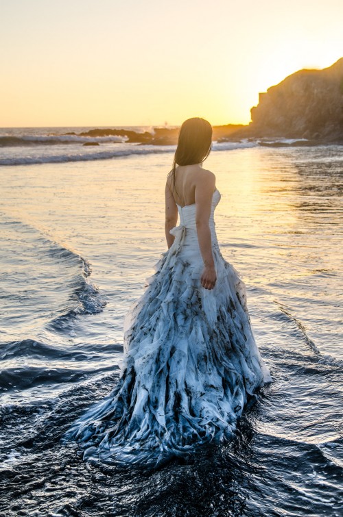 beach waves griselda trash the dress sand woman bride gown lizeth aviles photography