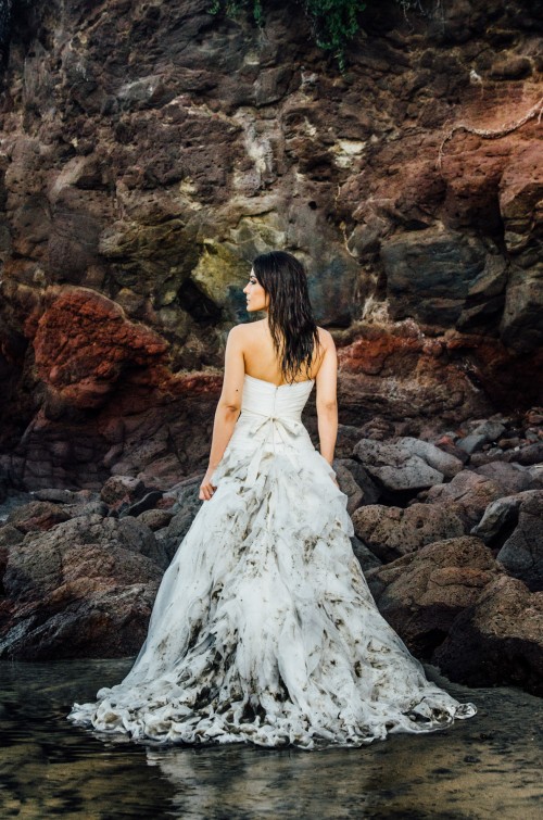 beach waves griselda trash the dress sand woman bride gown lizeth aviles photography